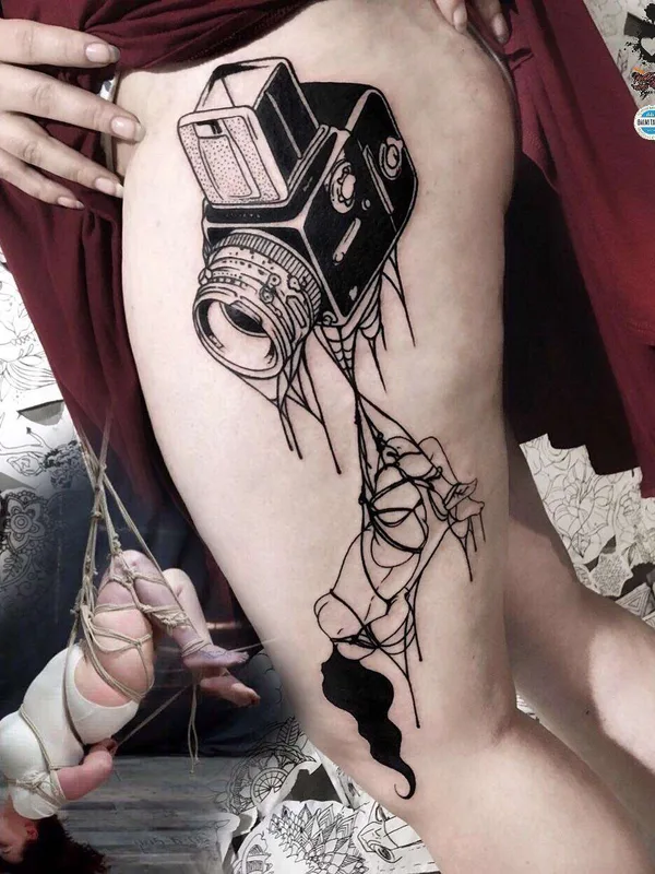 female black blackwork tattoo auf thigh #21216 | Tätowierer Ufo Tattoo
