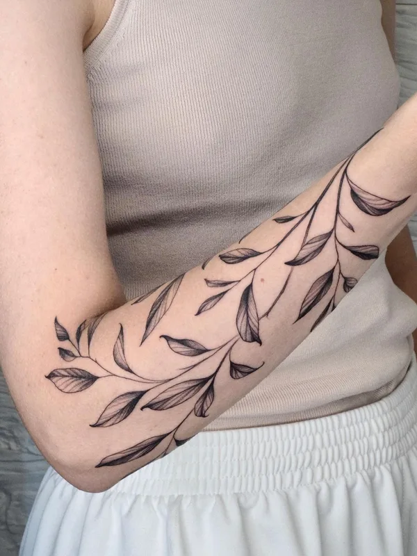 female black fineline Tatuaggio su forearm #48852 | Tatuatore Рита Ламбер