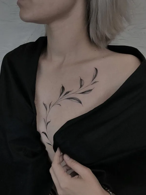 female black fineline Tatuaggio su chest #48846 | Tatuatore Рита Ламбер