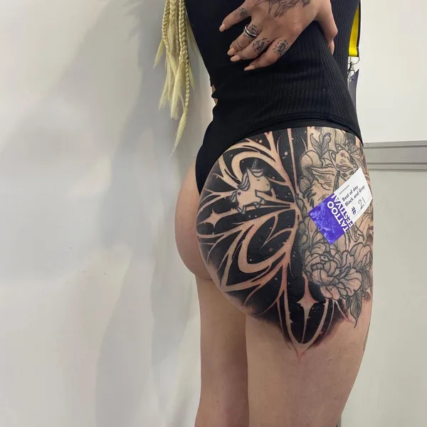 Graphic tattoo by Дора Ларина  in Нижний Новгород