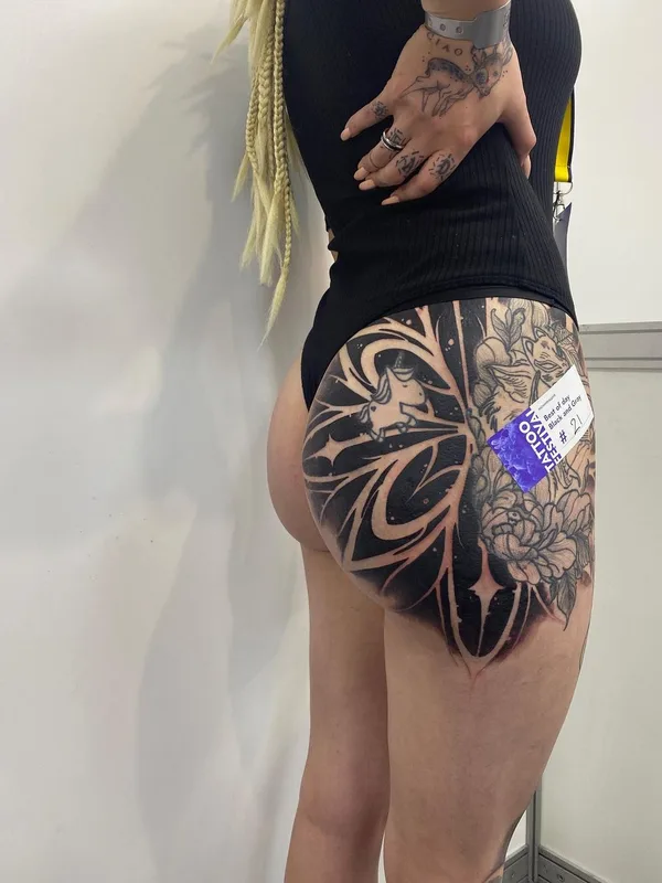 female black blackwork 타투 부위 thigh #48909 | 타투이스트 Дора Ларина