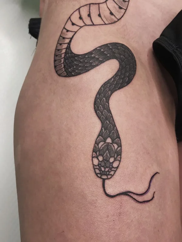 female black linework 타투 부위 thigh #48910 | 타투이스트 Дора Ларина