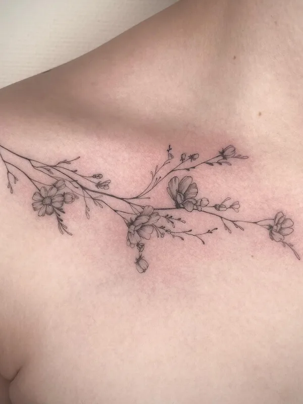 female black fineline Tatuagem em collarbone #52190 | Tatuador Ксения Антонова