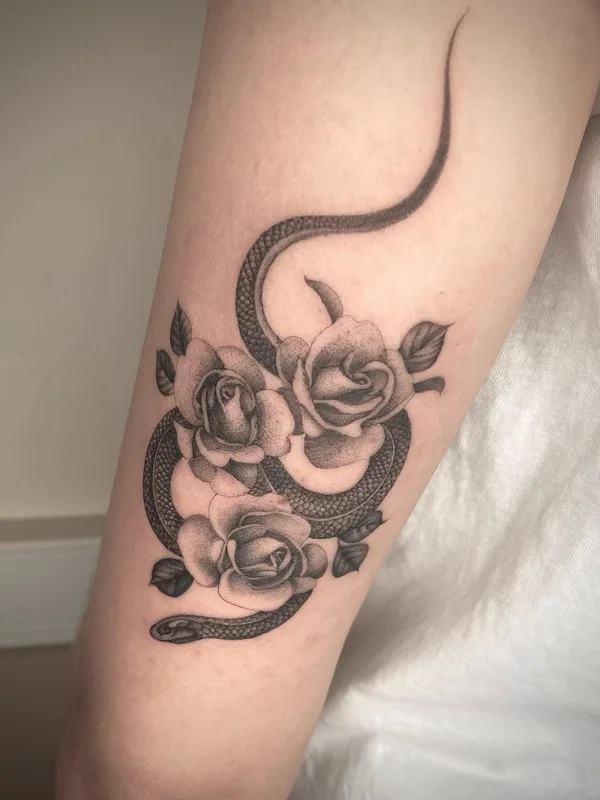 black and grey black and grey Tatuagem em forearm #52188 | Tatuador Ксения Антонова