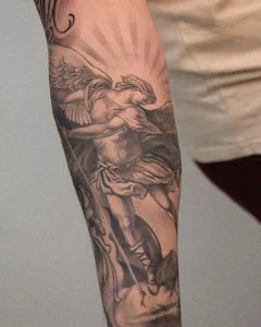 black and grey realism tatuaje en forearm #52229 | Tatuador Герасимов Сергей
