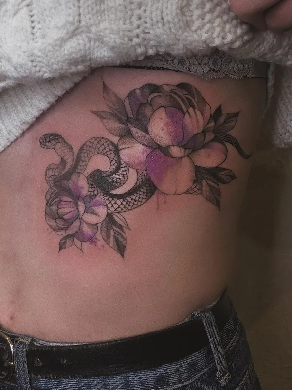 female color black and grey Tatuaggio su ribcage #52267 | Tatuatore Диана Вейцман
