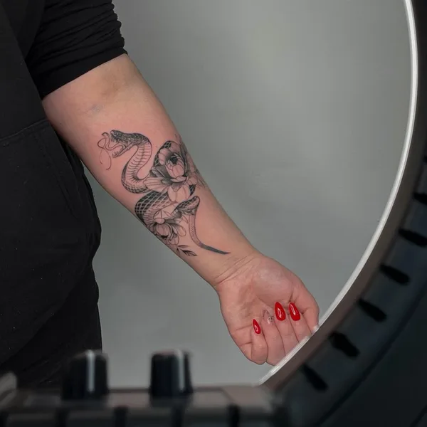 Graphic tattoo by Диана Вейцман in Тамбов