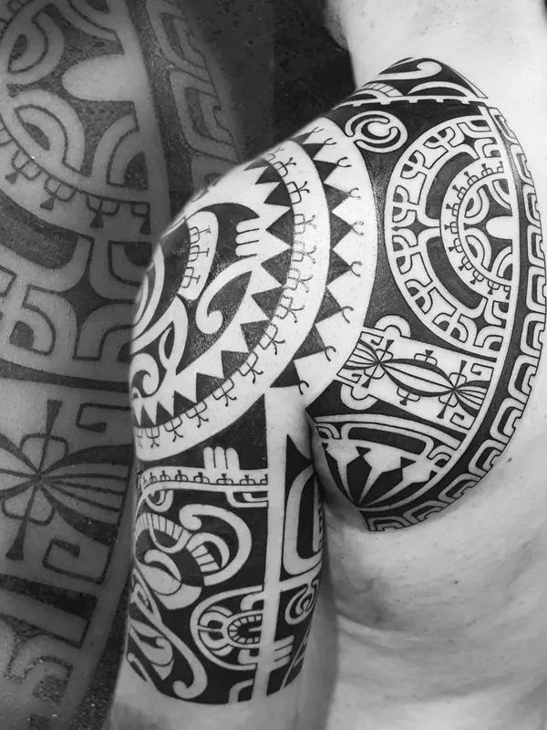 male black and grey tribal tattoo on shoulder #53819 | Tattoo Artist Марина Мандарин