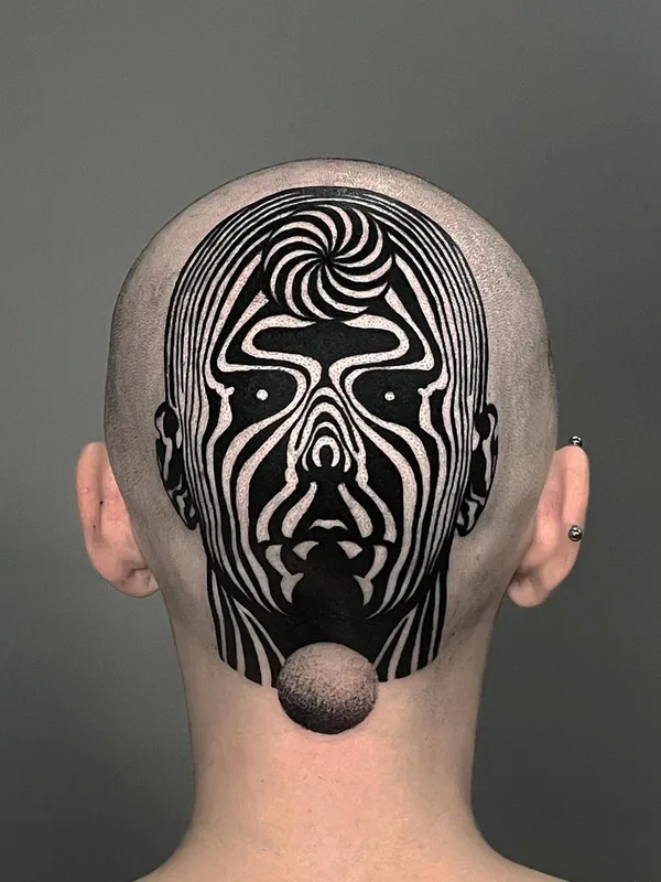 black blackwork tatuaje en back of neck #42536 | Tatuador Zach Donn