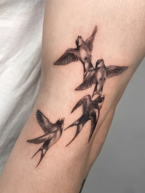 black and grey realism Tatuaggio su forearm #73923 | Tatuatore Gyan