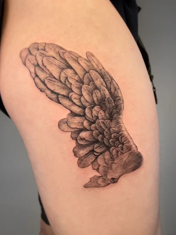 black and grey realism Tatuaggio su thigh #73926 | Tatuatore Gyan