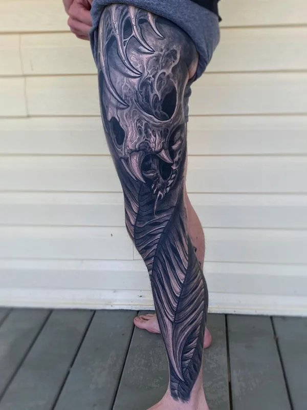 black and grey biomechanical tattoo auf full leg #59841 | Tätowierer Jesse Levitt