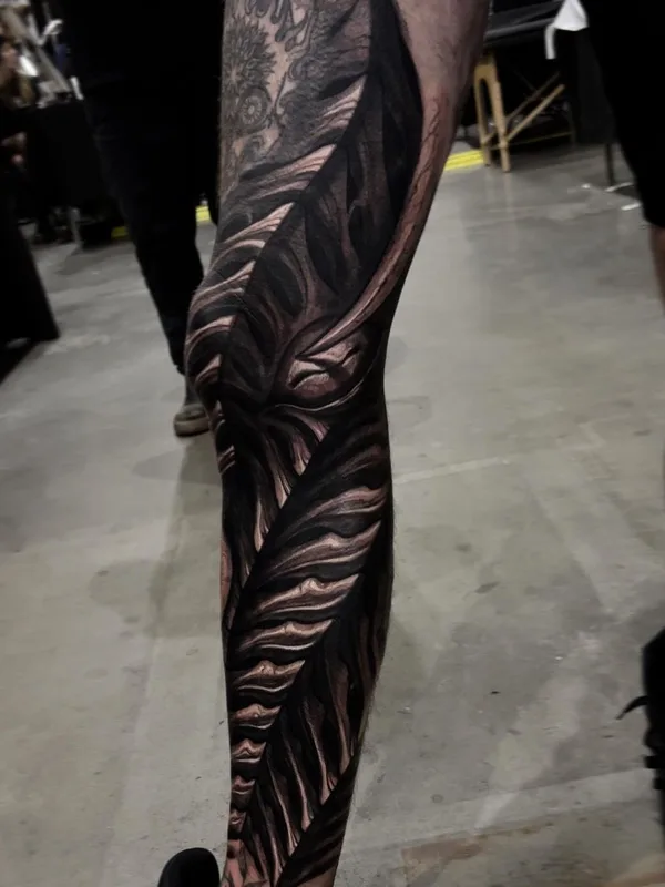 black and grey blackwork tattoo auf calf #59836 | Tätowierer Jesse Levitt