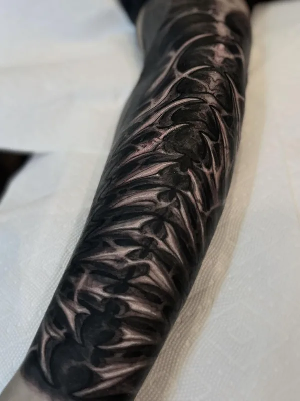 black and grey blackwork tattoo auf full sleeve #59833 | Tätowierer Jesse Levitt