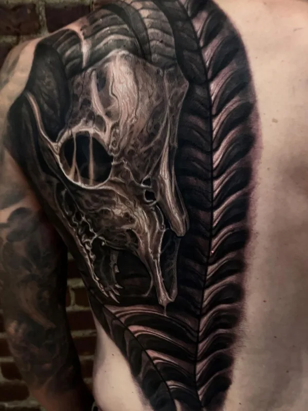 black and grey black and grey tattoo auf upper back #59837 | Tätowierer Jesse Levitt