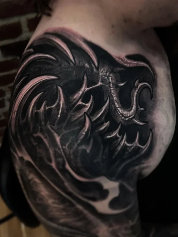 black and grey blackwork tattoo auf shoulder #59835 | Tätowierer Jesse Levitt