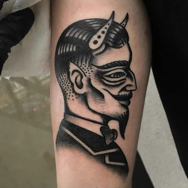 Old School tattoo by Victor Vaclav in Montréal