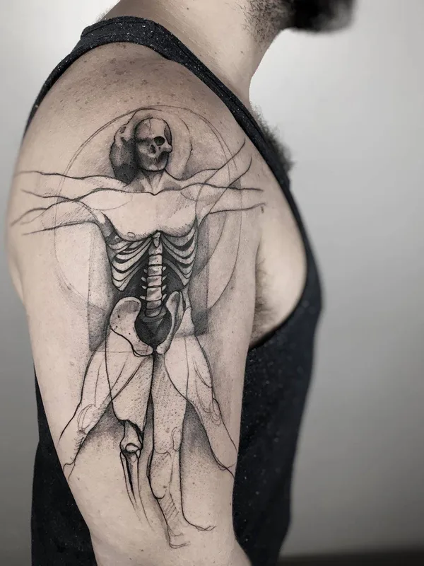 male black and grey sketch tatouage sur upper arm #27558 | Artiste tatoueur Paulo Reis