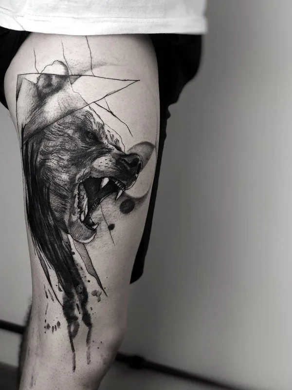 black and grey sketch tatouage sur thigh #27554 | Artiste tatoueur Paulo Reis