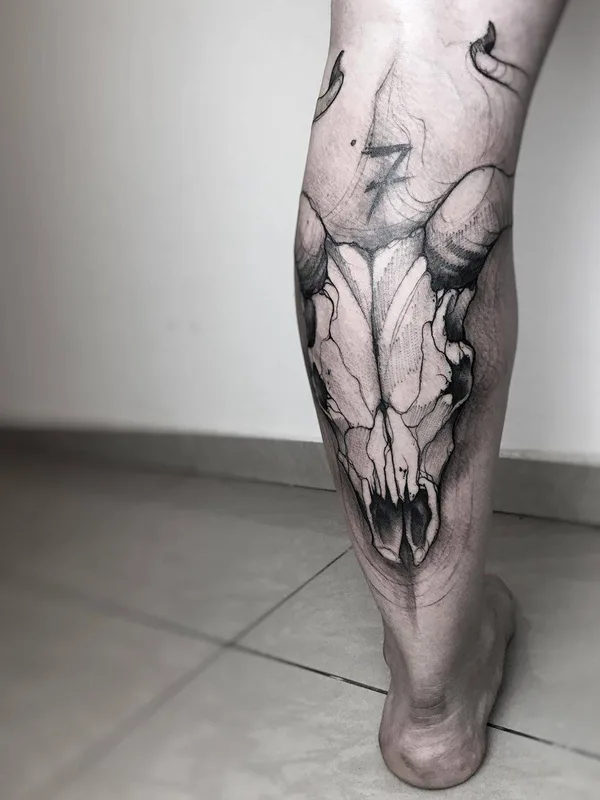 black and grey sketch tatouage sur calf #27557 | Artiste tatoueur Paulo Reis