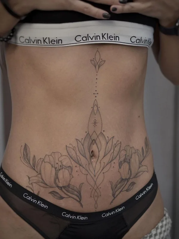 female black and grey linework Tatuagem em stomach #49075 | Tatuador Vanilla Green