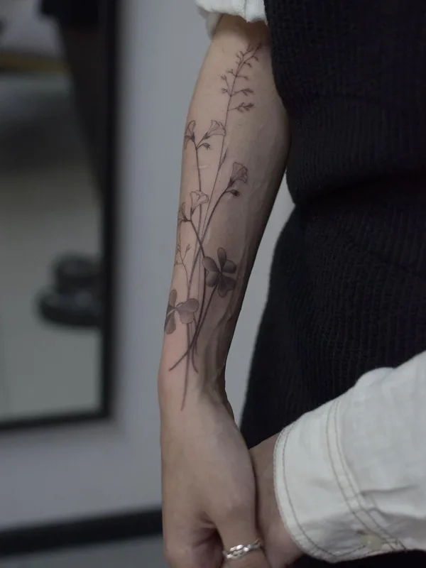 black and grey fineline Tatuagem em forearm #49076 | Tatuador Vanilla Green