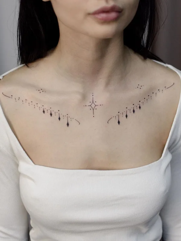 female black fineline Tatuagem em sternum #49067 | Tatuador Vanilla Green