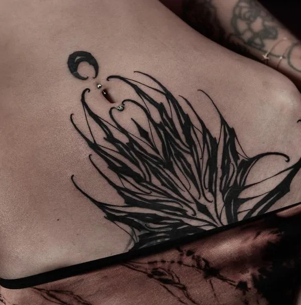female black blackwork tatuaje en stomach #63066 | Tatuador ajnatattoos