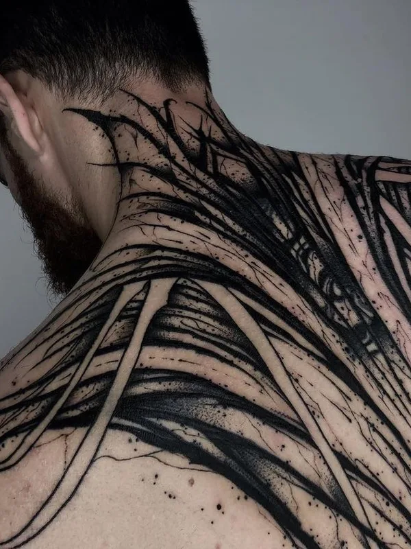male black blackwork tatuaje en upper back #63060 | Tatuador ajnatattoos