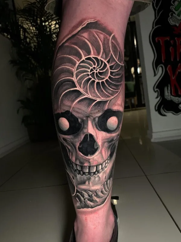 black and grey realism татуировка на calf #63114 | Тату мастер Callum Els