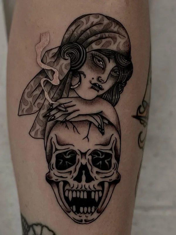 female black and grey traditional 纹身 在 forearm #63135 | 纹身师 Waldo Del Rocca