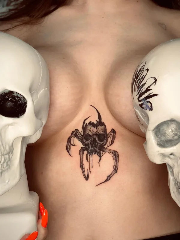 female black blackwork Tatuaggio su sternum #52291 | Tatuatore Вовка Это