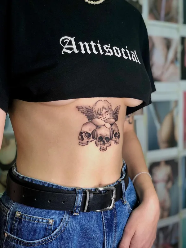 female black and grey black and grey Tatuaggio su ribcage #52286 | Tatuatore Вовка Это