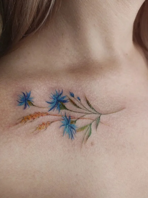 female color botanic Tatuaggio su collarbone #52335 | Tatuatore Настя Боженова