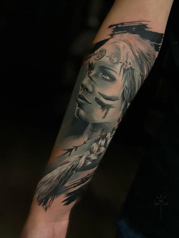 female black and grey realism Tatuaggio su forearm #52358 | Tatuatore Вячеслав Безручко