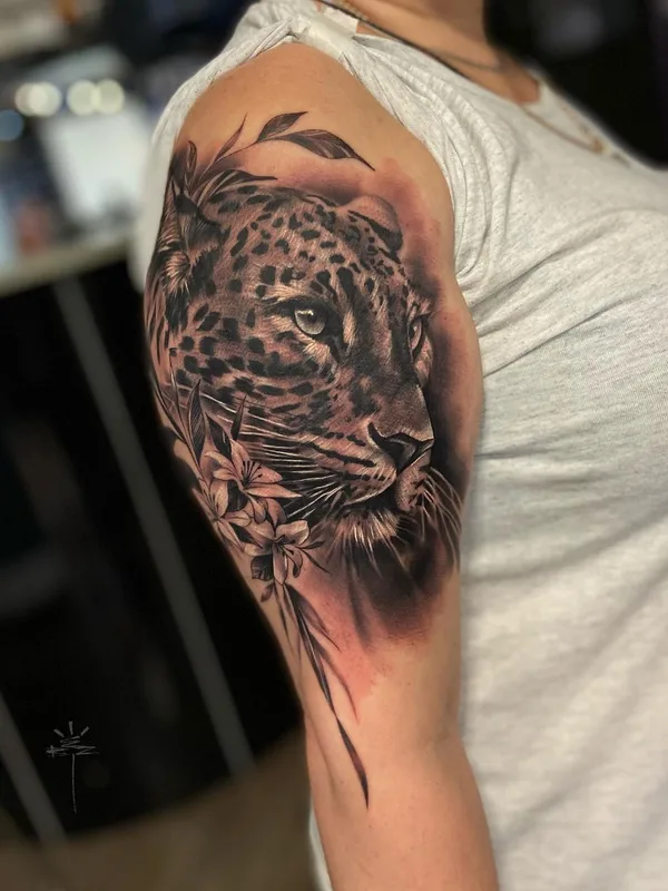 black and grey realism Tatuaggio su upper arm #52363 | Tatuatore Вячеслав Безручко