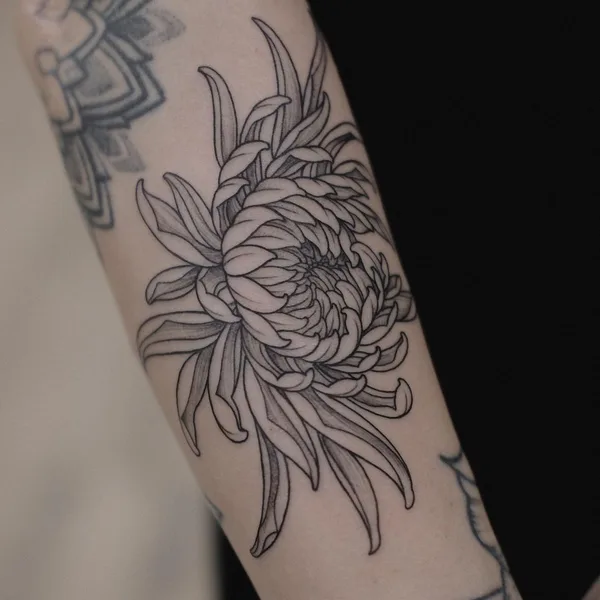 Feminine tattoo by Роман Итчев in Saint Petersburg
