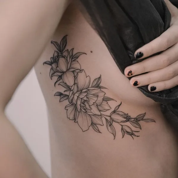 Feminine tattoo by Роман Итчев in Saint Petersburg