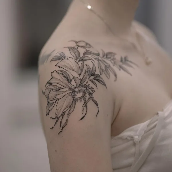 Feminine tattoo by Роман Итчев in Saint Petersburg