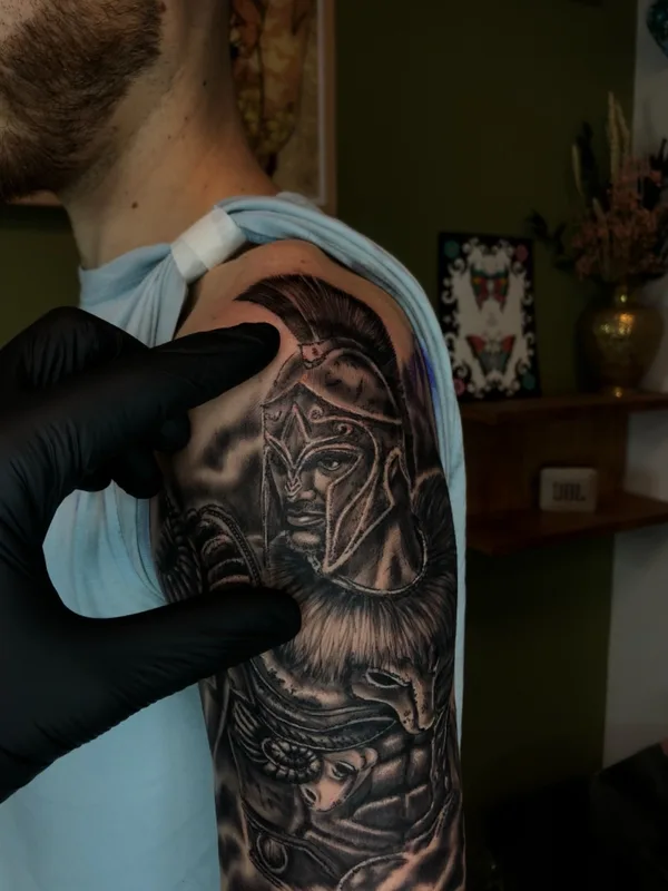 male black and grey realism татуировка на upper arm #53314 | Тату мастер Guillermo Inksoul