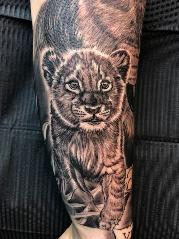 black and grey realism татуировка на forearm #53317 | Тату мастер Guillermo Inksoul