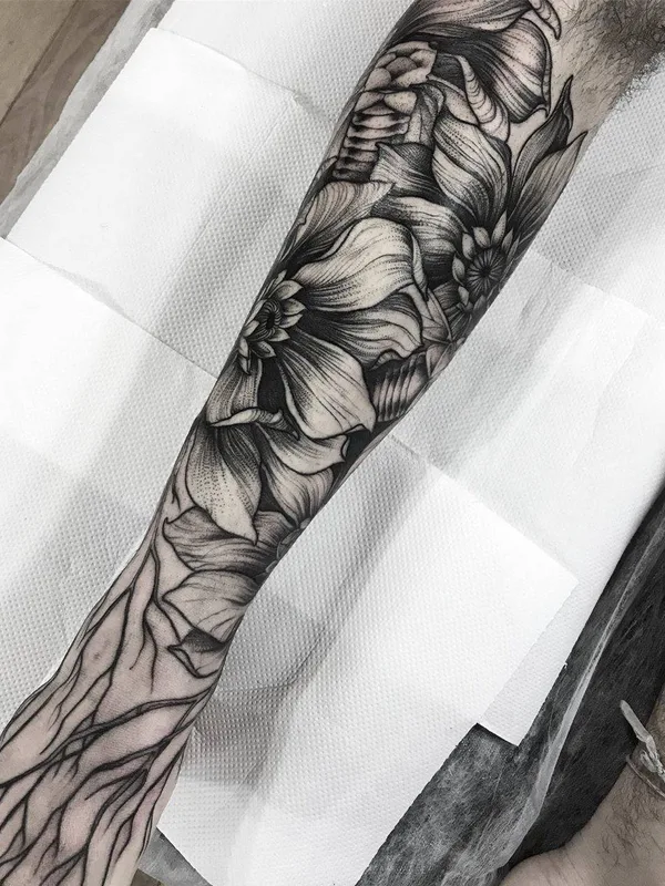 black and grey blackwork Tatuagem em forearm #31447 | Tatuador Planoc