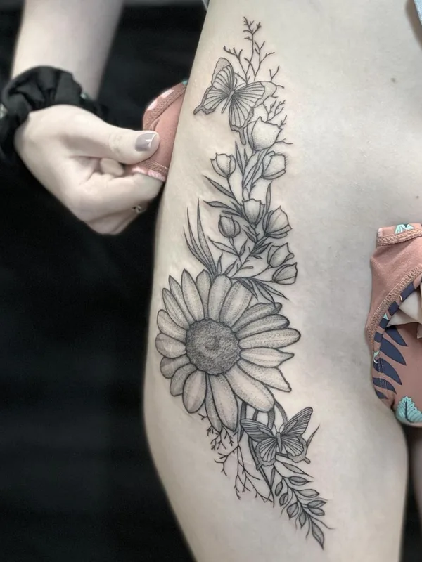 female black and grey fineline татуировка на thigh #57486 | Тату мастер Alex Barraza