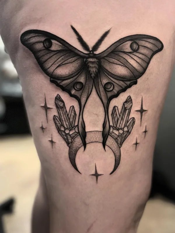 black and grey blackwork татуировка на thigh #57491 | Тату мастер Alex Barraza