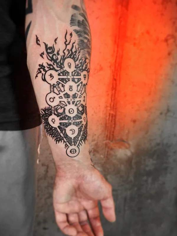 male black blackwork Tatuagem em forearm #72530 | Tatuador БОСС МОРОЗОВ