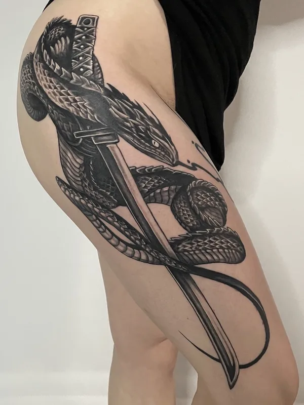 black and grey black and grey Tatuagem em thigh #73941 | Tatuador Олег Иферов