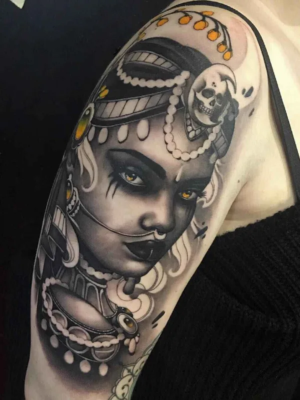 female black and grey realism татуировка на shoulder #14692 | Тату мастер CRISTIAN CASAS