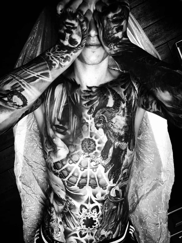 male black and grey realism tatuaje en full body #17469 | Tatuador Mark Wosgerau