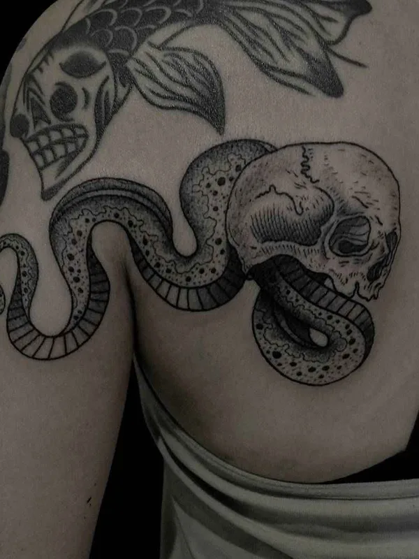 black and grey black and grey татуировка на shoulder blade #14649 | Тату мастер Andrey Kichatov