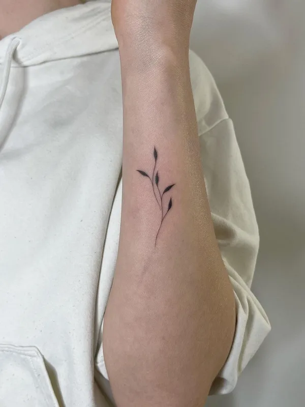 female black botanic, miniature, handpoke Tatuagem em forearm #63301 | Tatuador Lara Maju